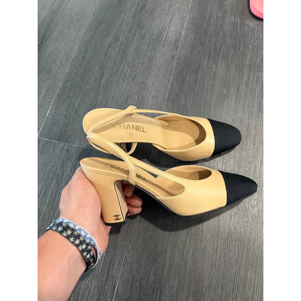 Chanel Cap Toe Sling Back Beige Goatskin and Black Grosgrain Heels Size 39(9)